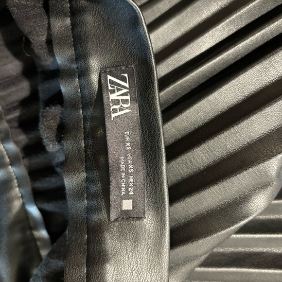 ZARA Sz XS Midi Skirt Liquid Leather Look Vegan Pleated Lace Trimmed In Black - Picture 7 of 8